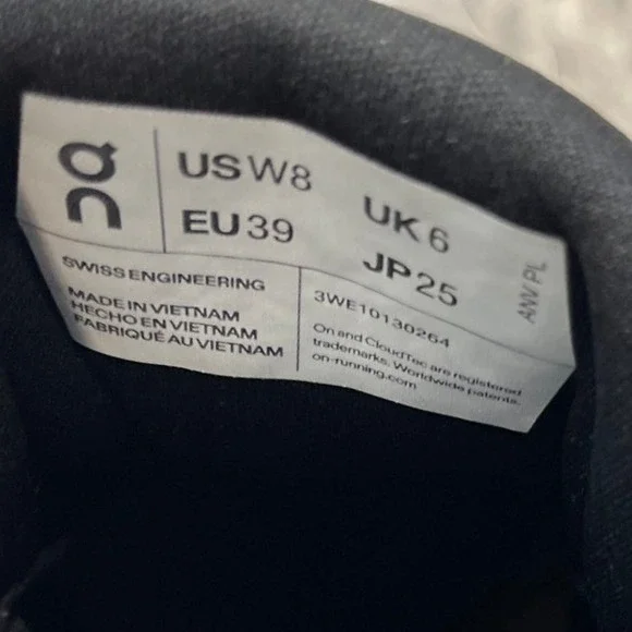 On Cloud runner 2 Women Size 8 Black White Running Shoes Sneakers Athleisure Gym - Picture 7 of 9